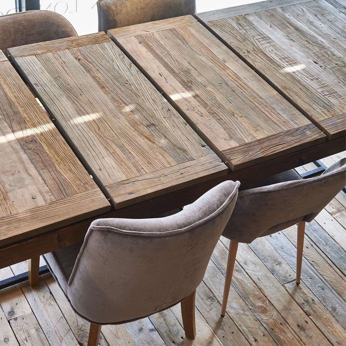SHELTER ISLAND dining table